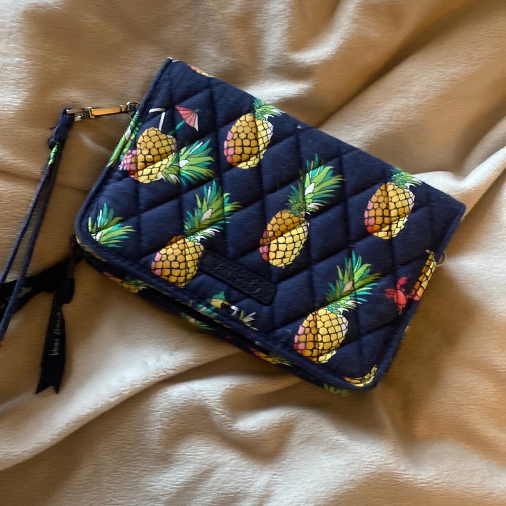 Vera Bradley pineapple navy blue wristlet